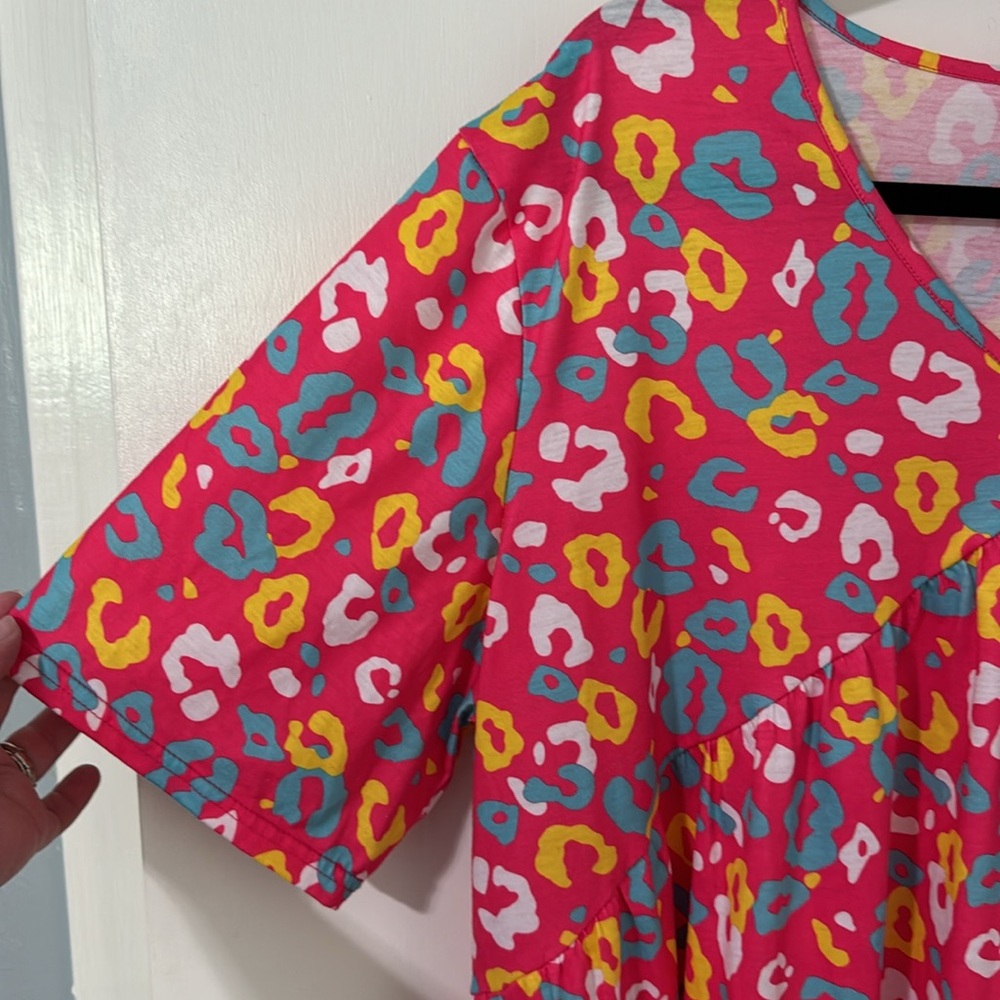 Colorful cheetah Southern Stitch top - Picture 4 of 16